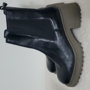 NWOB Vince Camuto Women's Anikaaa 8.5M/39 Black Boot